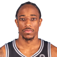 LeBron James retire le maillot DeMar DeRozan